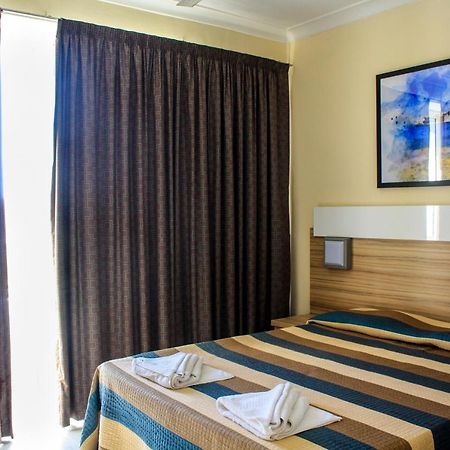 Coral Hotel Сент-Полс-Бей Екстер'єр фото
